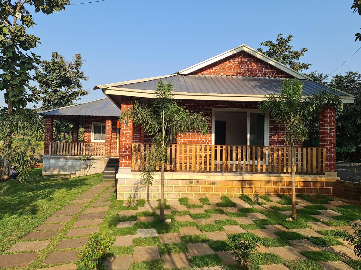 Brick Villa Karjat Luaran gambar